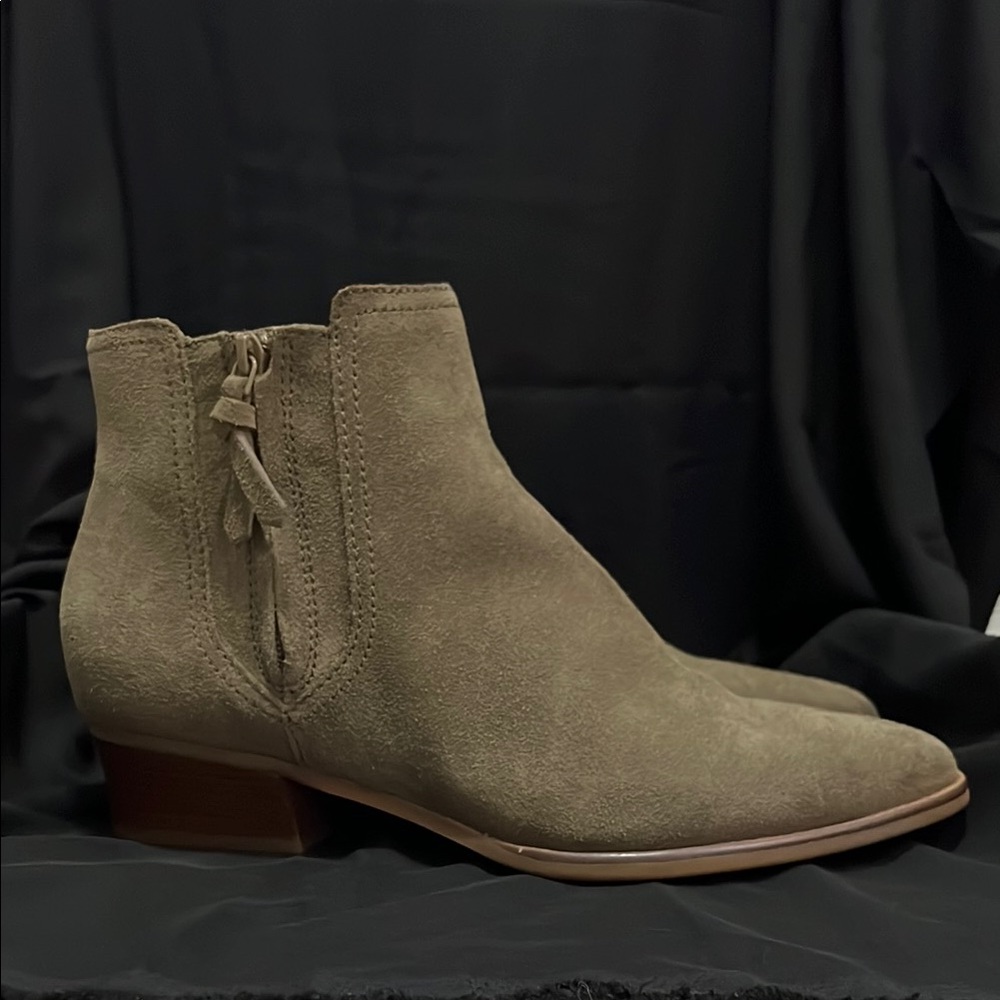 LIKE NEW: Cole Haan Women’s Suede Ankle Boots with Side Zipper, size 11, olive